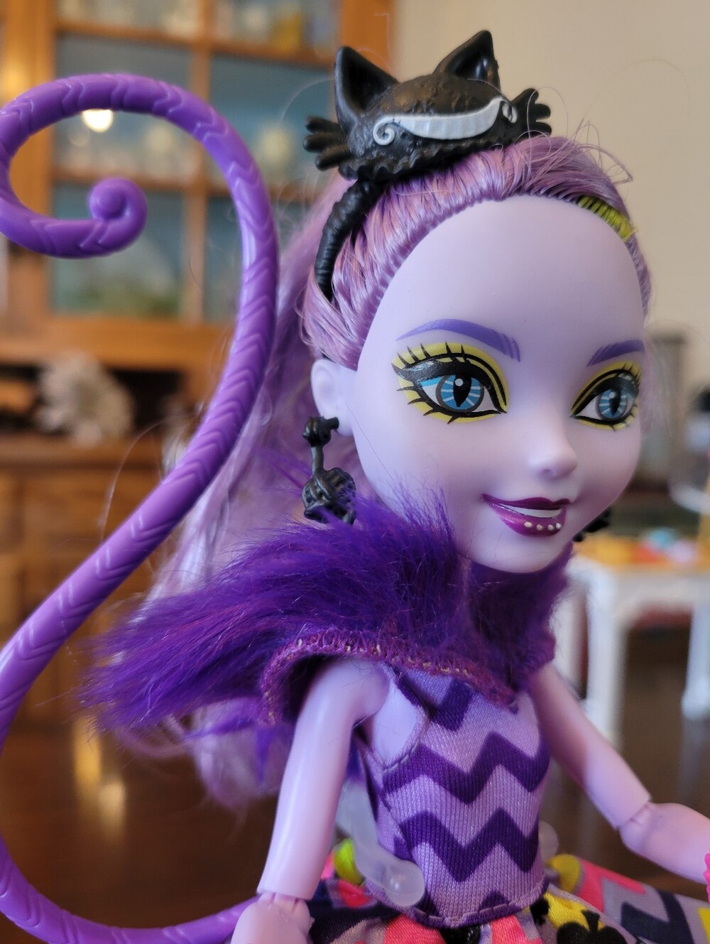 Kitty Cheshire With Her Origin Story Book! Ever After High - Picture 3 of 9